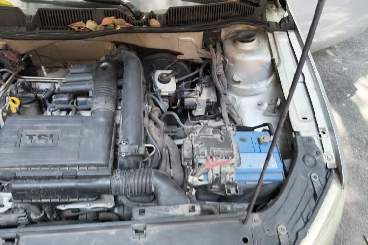 Used Volkswagen Lavida 2013 Revised Version 1.4 TSI Manual Comfort Edition Engine Bay Left
