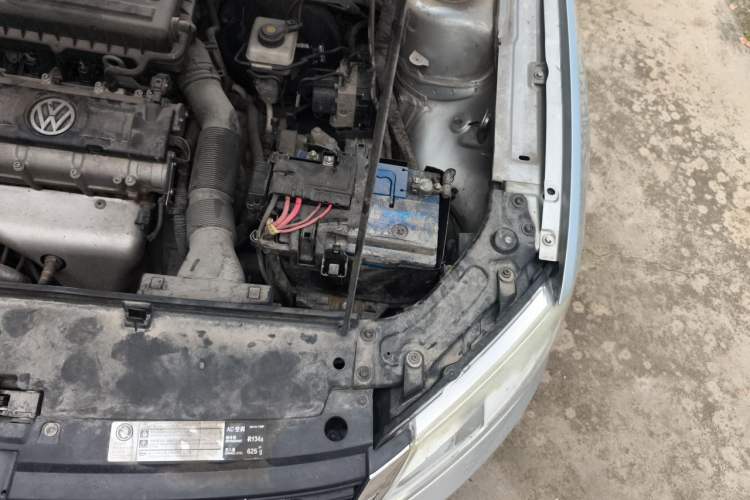 Used Volkswagen Lavida 2013 1.6L Automatic Luxury Edition Engine Bay Left