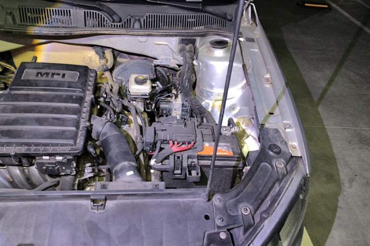 Used Volkswagen Lavida 2013 Revised Classic 1.6L Automatic Fashion Edition Engine Bay Left