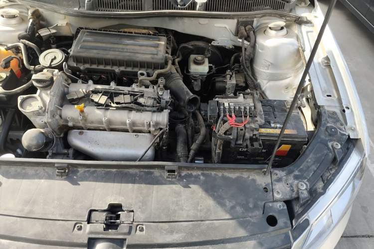 Used Volkswagen Lavida 2013 1.6L Automatic Fashion Edition Engine Bay Left