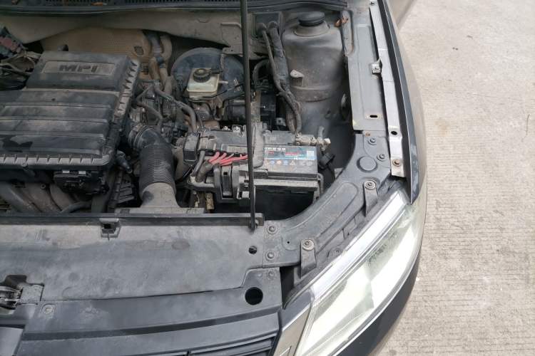 Used Volkswagen Lavida 2013 Revised Classic 1.6L Automatic Fashion Edition Engine Bay Left