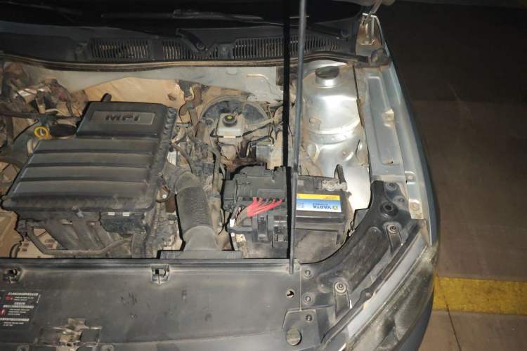 Used Volkswagen Lavida 2013 1.6L Manual Comfort Edition Engine Bay Left