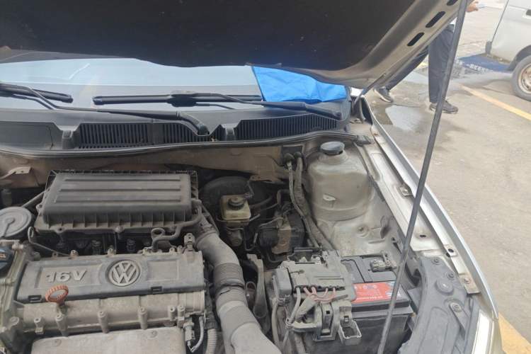 Used Volkswagen Lavida 2013 1.6L Manual Comfort Edition Engine Bay Left