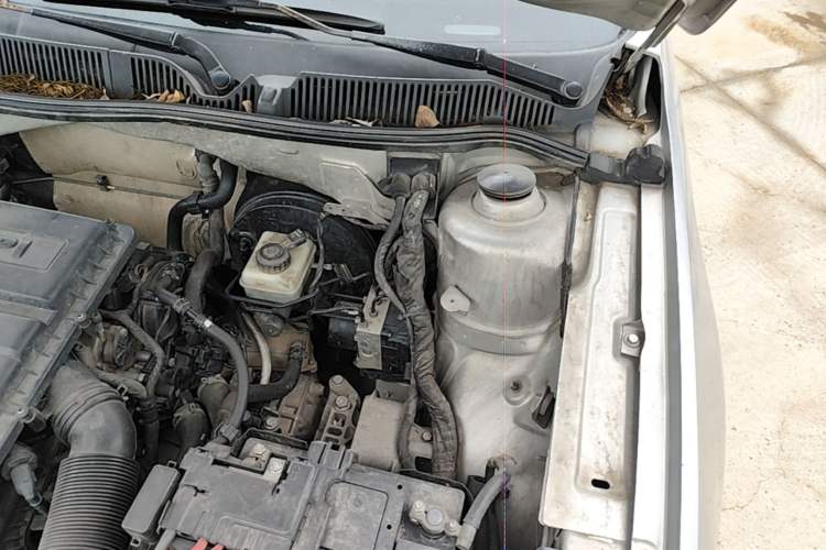 Used Volkswagen Lavida 2013 Revised Version 1.6L Automatic Luxury Edition Engine Bay Left
