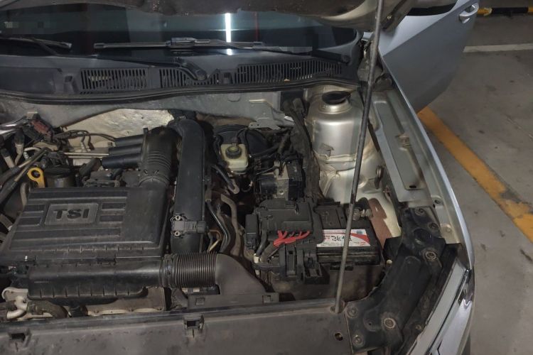 Used Volkswagen Lavida 2013 Revised Version 1.4 TSI Manual Comfort Edition Engine Bay Left
