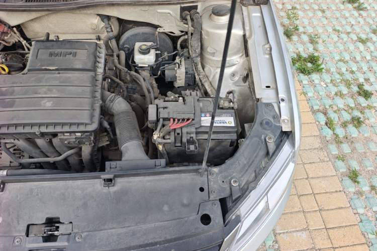 Used Volkswagen Lavida 2013 1.6L Automatic Comfort Edition Engine Bay Left