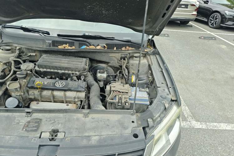 Used Volkswagen Lavida 2013 1.6L Manual Comfort Edition Engine Bay Left