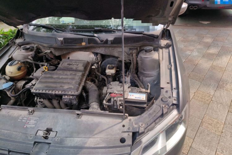 Used Volkswagen Lavida 2013 Revised Classic 1.6L Automatic Fashion Edition Engine Bay Left
