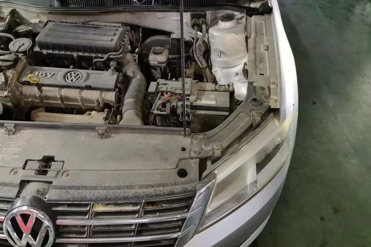 Used Volkswagen Lavida 2013 1.6L Manual Comfort Edition Engine Bay Left