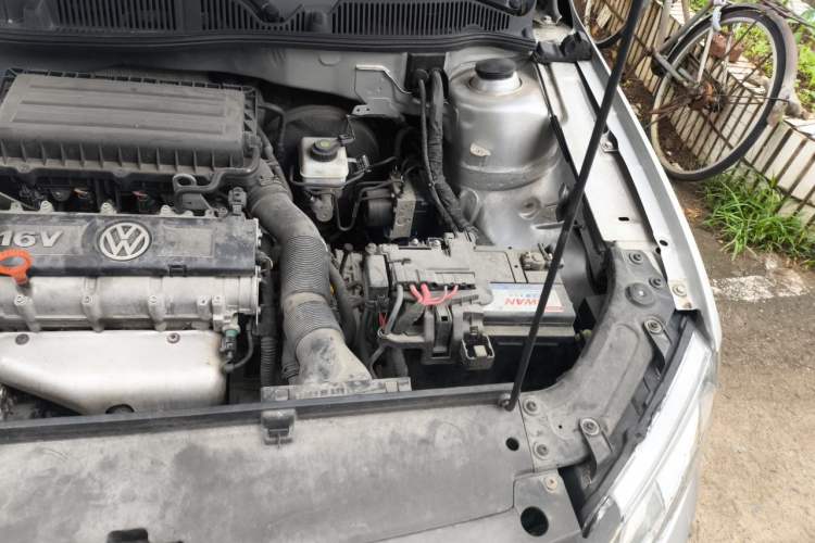 Used Volkswagen Lavida 2013 1.6L Automatic Comfort Edition Engine Bay Left