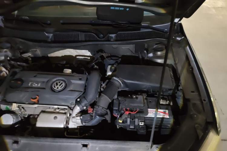 Used Volkswagen Lavida 2013 1.4TSI DSG Luxury Edition Engine Bay Left