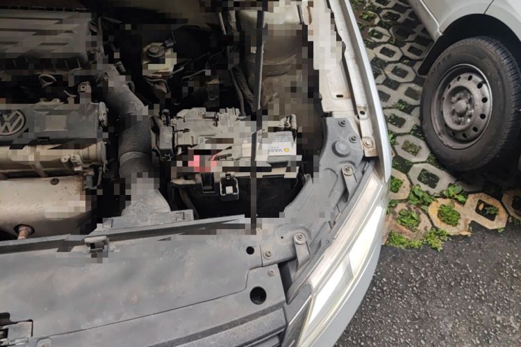 Used Volkswagen Lavida 2013 1.6L Automatic Comfort Edition Engine Bay Left