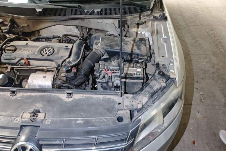 Used Volkswagen Lavida 2013 1.4TSI Manual Comfort Edition Engine Bay Left