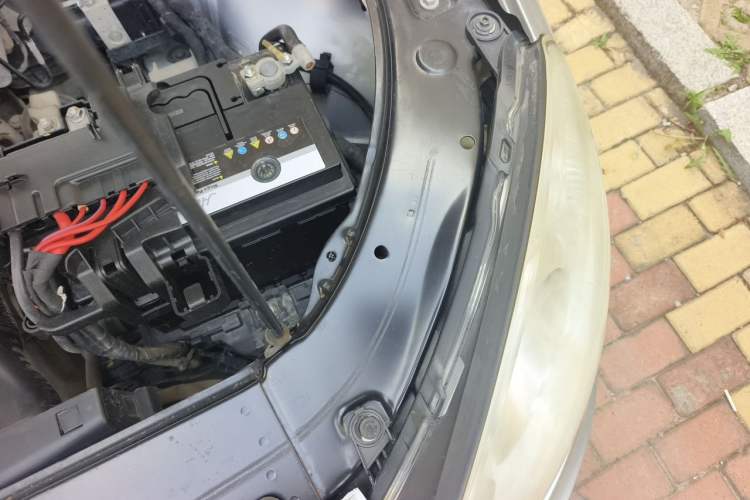 Used Volkswagen Lavida 2013 Classic 1.6L Manual Fashion Edition Engine Bay Left