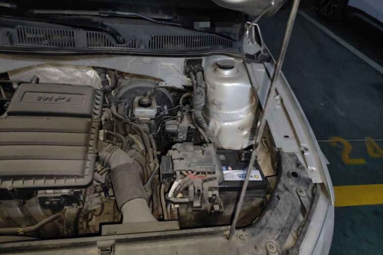 Used Volkswagen Lavida 2013 1.6L Automatic Comfort Edition Engine Bay Left