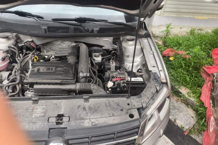 Used Volkswagen Lavida 2013 1.4TSI Manual Comfort Edition Engine Bay Left