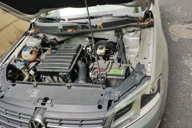 Used Volkswagen Lavida 2013 Revised Classic 1.6L Automatic Fashion Edition Engine Bay Left