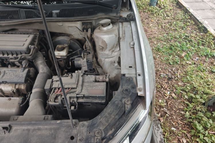 Used Volkswagen Lavida 2013 1.6L Automatic Comfort Edition Engine Bay Left