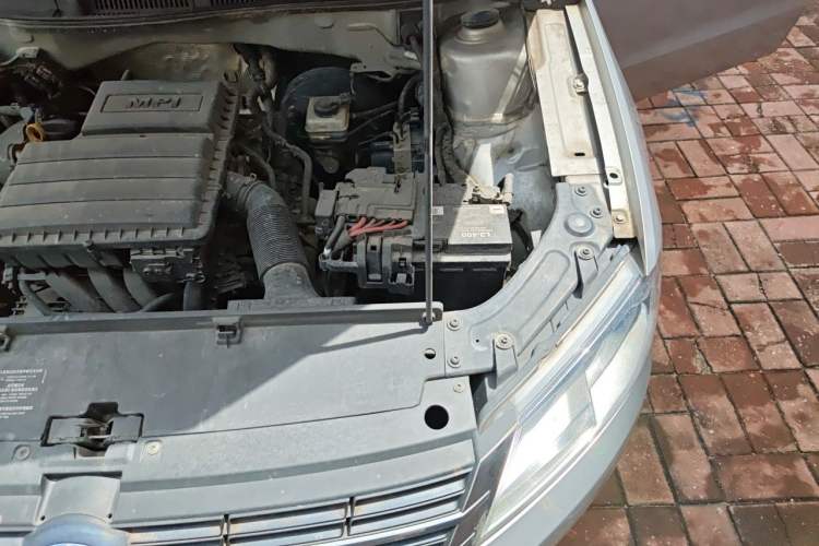 Used Volkswagen Lavida 2013 Revised Classic 1.6L Manual Fashion Edition Engine Bay Left