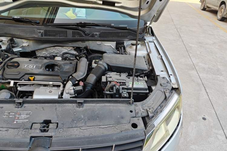 Used Volkswagen Lavida 2013 1.4TSI DSG Comfort Edition Engine Bay Left