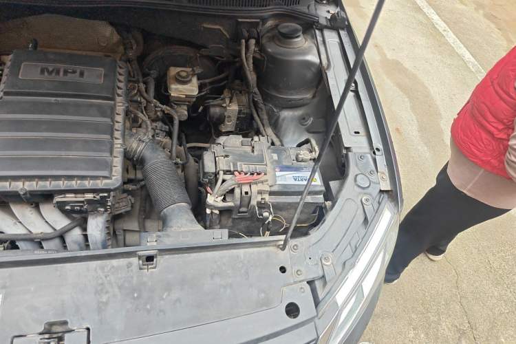 Used Volkswagen Lavida 2013 Restyled Classic 1.6L Manual Comfort Edition Engine Bay Left
