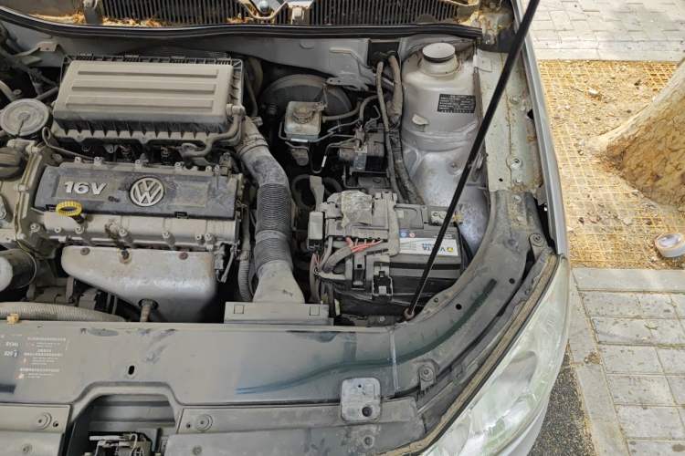 Used Volkswagen Lavida 2013 Classic 1.6L Manual Fashion Edition Engine Bay Left