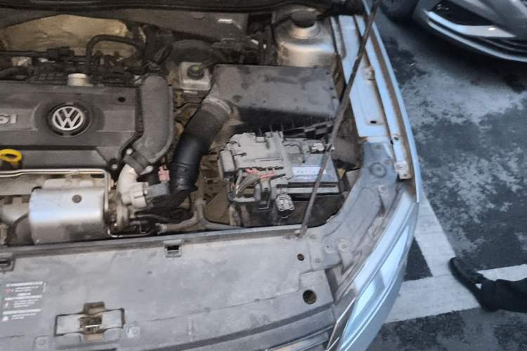 Used Volkswagen Lavida 2013 1.4TSI Manual Comfort Edition Engine Bay Left