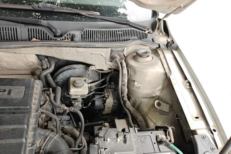 Used Volkswagen Lavida 2013 1.6L Manual Comfort Edition Engine Bay Left