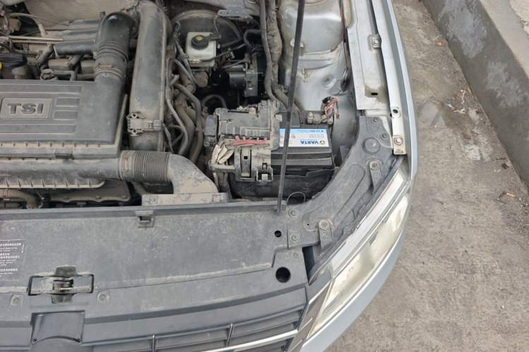 Used Volkswagen Lavida 2013 Revised Version 1.4 TSI Manual Comfort Edition Engine Bay Left