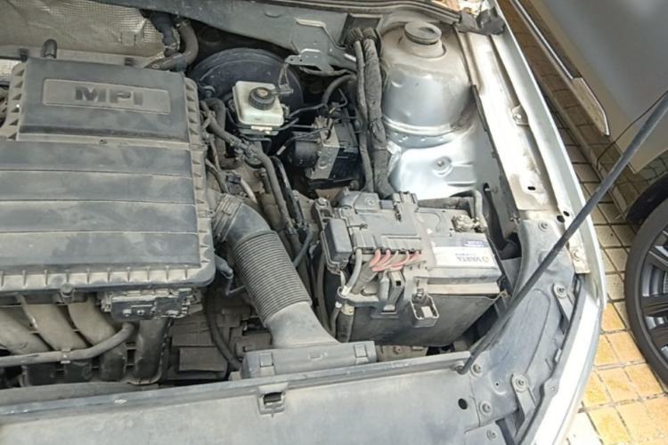Used Volkswagen Lavida 2013 Revised Classic 1.6L Automatic Fashion Edition Engine Bay Left