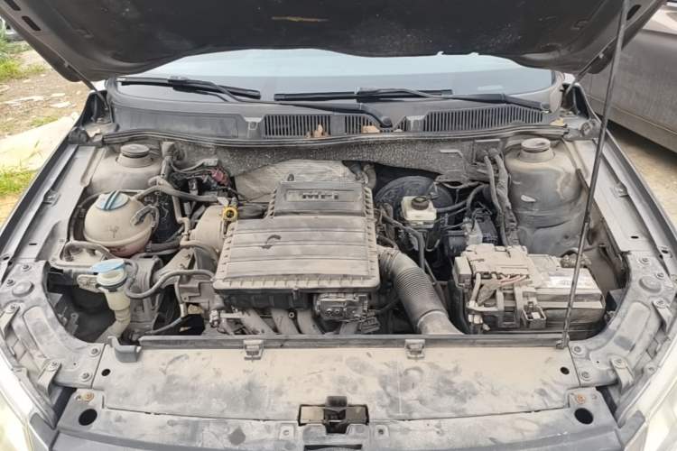 Used Volkswagen Lavida 2013 Revised Classic 1.6L Manual Fashion Edition Engine Bay