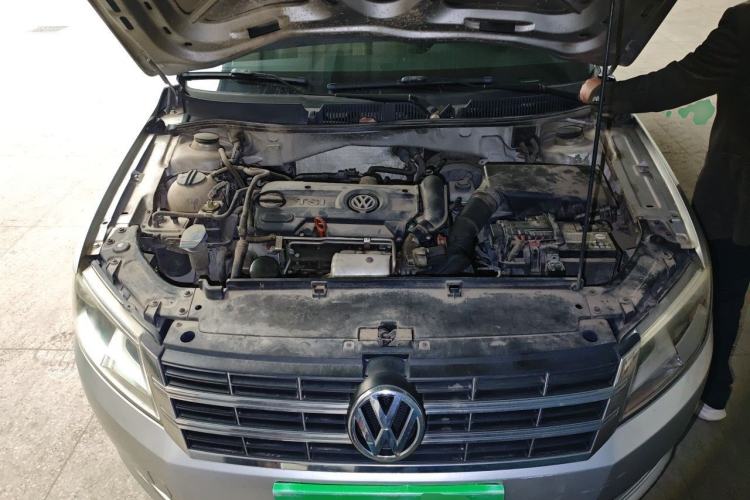 Used Volkswagen Lavida 2013 1.4TSI Manual Comfort Edition Engine Bay