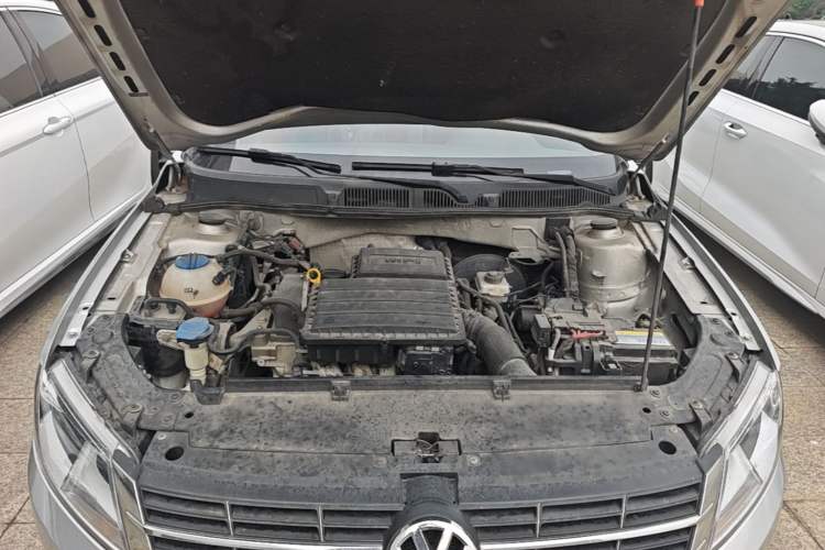 Used Volkswagen Lavida 2013 1.6L Automatic Comfort Edition Engine Bay