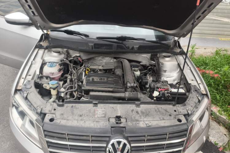 Used Volkswagen Lavida 2013 1.4TSI Manual Comfort Edition Engine Bay