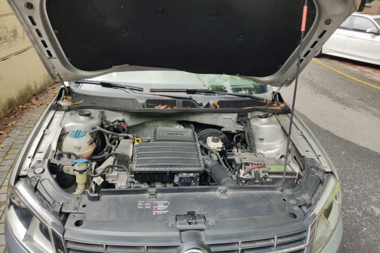 Used Volkswagen Lavida 2013 Revised Classic 1.6L Automatic Fashion Edition Engine Bay