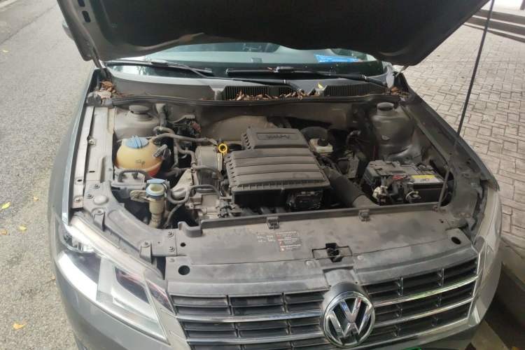 Used Volkswagen Lavida 2013 Revised Classic 1.6L Automatic Fashion Edition Engine Bay