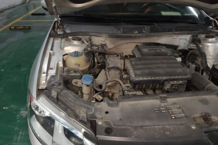 Used Volkswagen Lavida 2013 Restyled Classic 1.6L Manual Comfort Edition Engine Bay Right