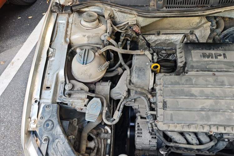Used Volkswagen Lavida 2013 Revised Classic 1.6L Manual Fashion Edition Engine Bay Right
