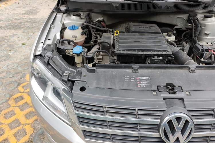 Used Volkswagen Lavida 2013 1.6L Automatic Comfort Edition Engine Bay Right