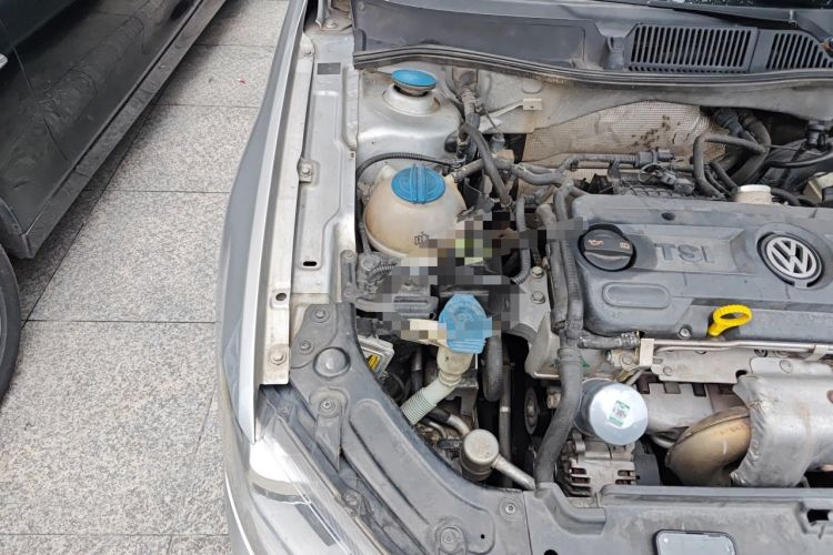 Used Volkswagen Lavida 2013 1.4TSI DSG Comfort Edition Engine Bay Right