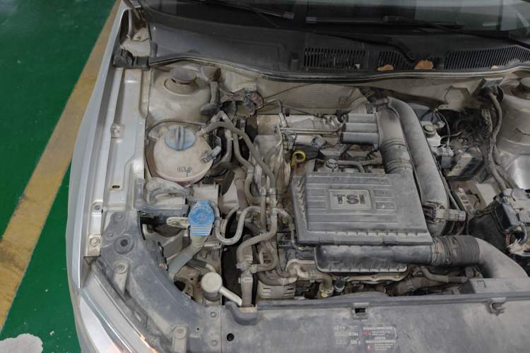Used Volkswagen Lavida 2013 Revised Version 1.4 TSI DSG Comfort Edition Engine Bay Right