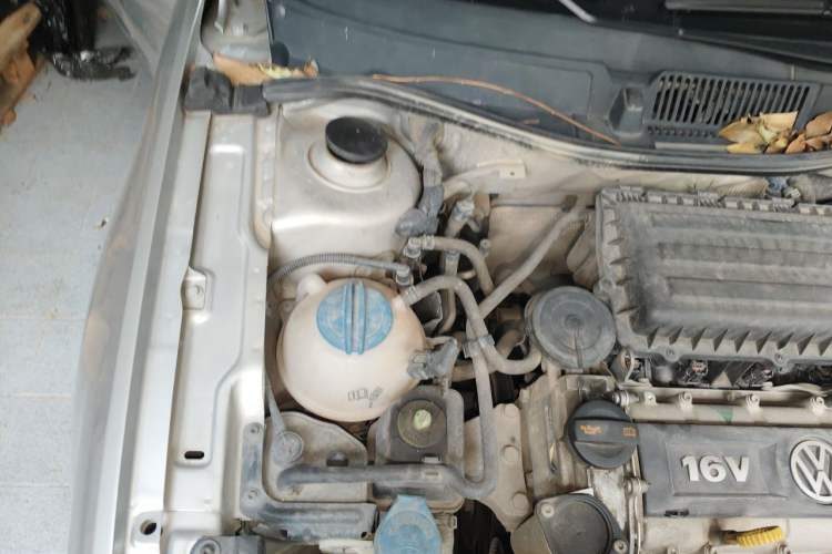 Used Volkswagen Lavida 2013 1.6L Automatic Luxury Edition Engine Bay Right