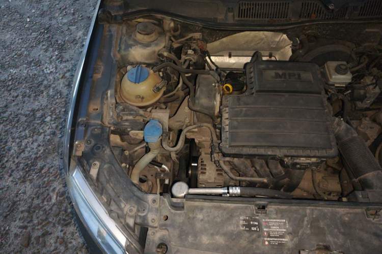 Used Volkswagen Lavida 2013 1.6L Manual Comfort Edition Engine Bay Right