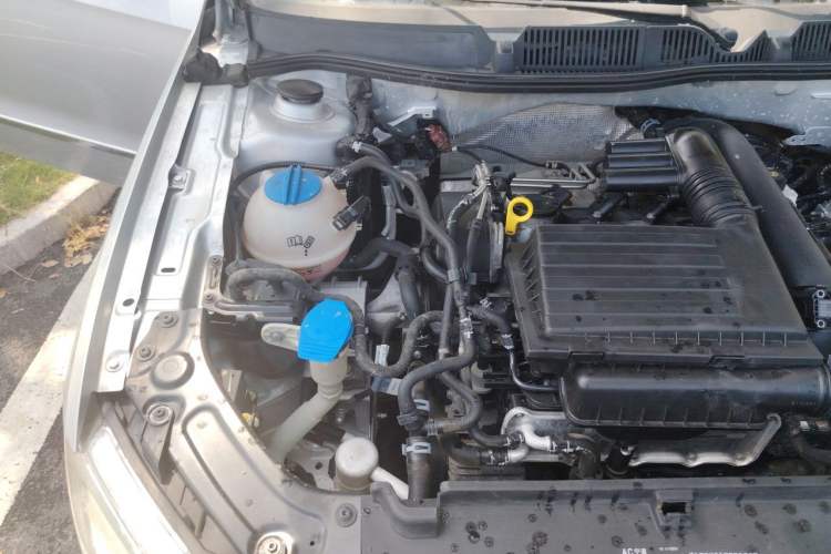 Used Volkswagen Lavida 2013 1.4TSI Manual Comfort Edition Engine Bay Right