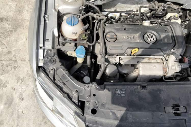 Used Volkswagen Lavida 2013 1.4TSI DSG Comfort Edition Engine Bay Right