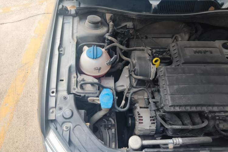 Used Volkswagen Lavida 2013 1.6L Manual Comfort Edition Engine Bay Right
