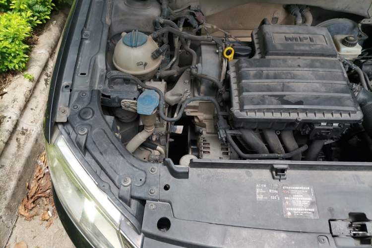 Used Volkswagen Lavida 2013 Revised Classic 1.6L Automatic Fashion Edition Engine Bay Right