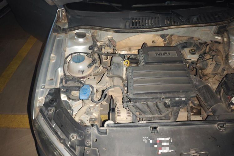 Used Volkswagen Lavida 2013 1.6L Manual Comfort Edition Engine Bay Right