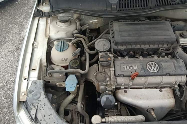 Used Volkswagen Lavida 2013 1.6L Automatic Comfort Edition Engine Bay Right