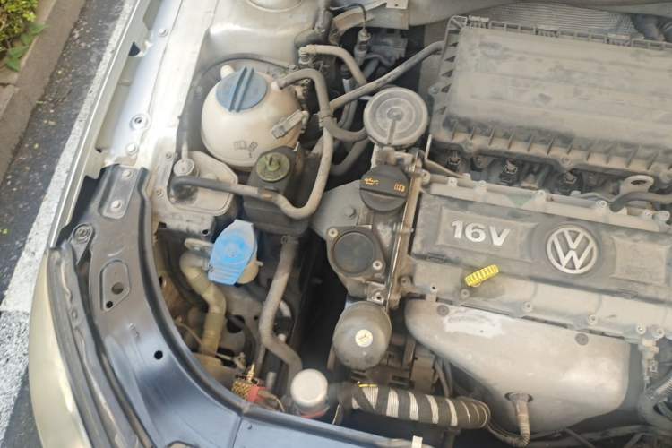 Used Volkswagen Lavida 2013 1.6L Manual Fashion Edition Engine Bay Right